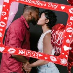 Inflatable Photo Frame for Romantic Occasions and Selfies